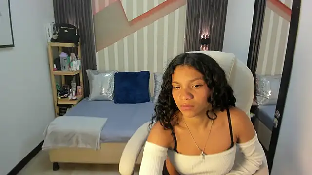LittleeStar Chat XXX live