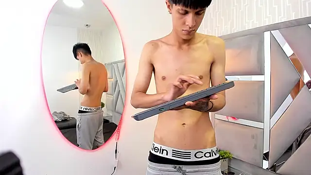 MikeHunteer Chat XXX live