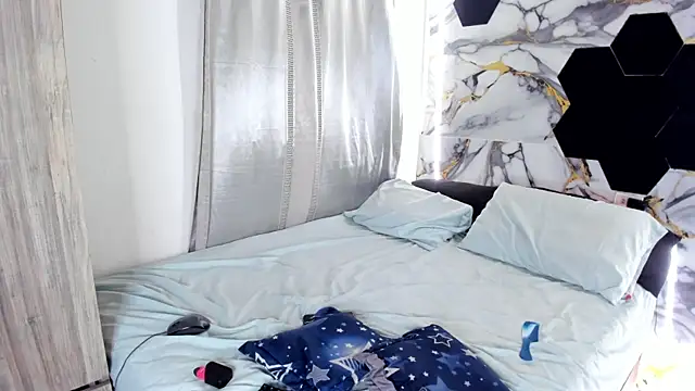 Goldendesirexx's Live XXX Chat