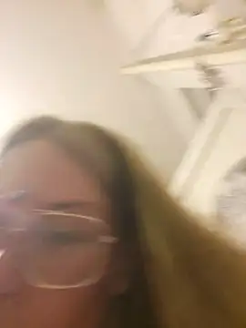 צ'אט XXX בשידור חי של DeborahhDiamondd