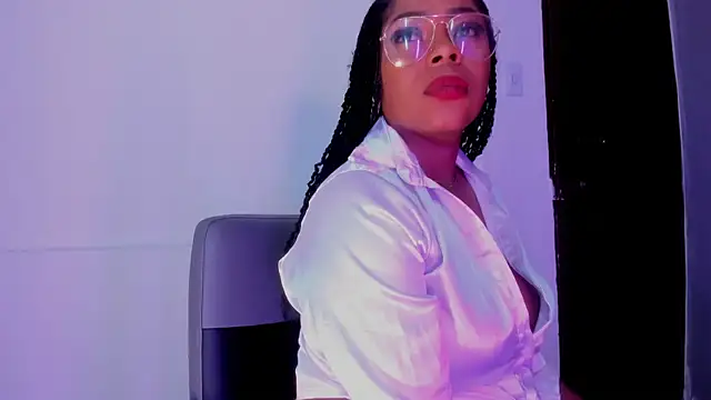 Chat +18 de KiaraGonzalez ao vivo