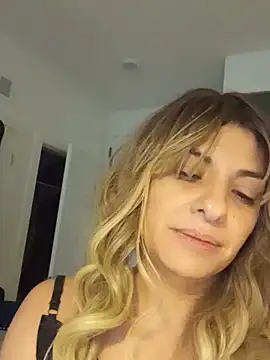 nadianaughty2's Webcam Show