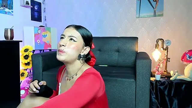 Alaia_Love77 Adlı Modelin Canlı XXX Sohbeti