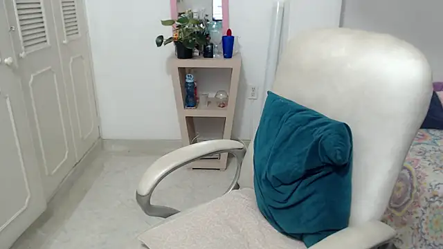 leonela_69のライブXXXチャット