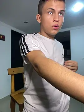 _Leo_Boy Chat XXX live