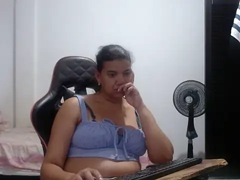 Chatroom XXX en direct de Adriana_0312