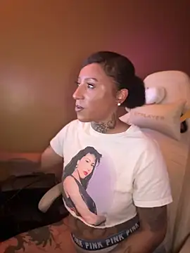 Crowned_Nyaries' Webcam Show