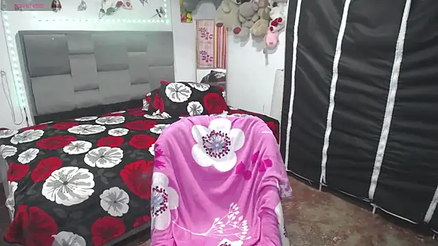 Chat +18 de Sharloth_milf ao vivo