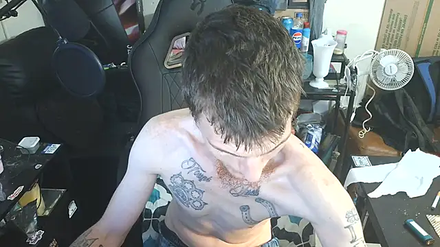 jizzyglizzy92's Webcam Show