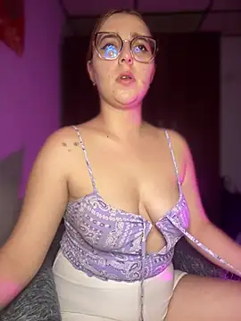 CoraVibes' Live XXX Chat