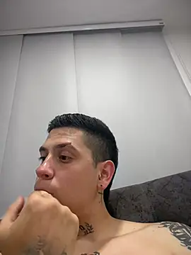 Yeiko_Romero_ Adlı Modelin Canlı XXX Sohbeti