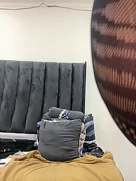 VIOLETXX20 XXX чат на живо