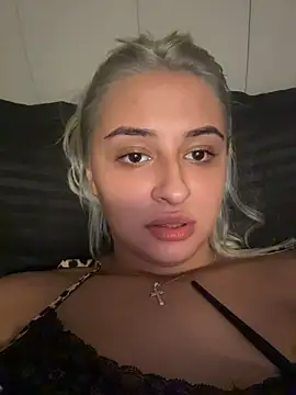Онлайн чат XXX Kylie_One