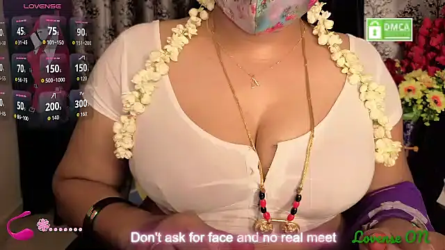XXX chat uživo modela Naa_Aaradhya