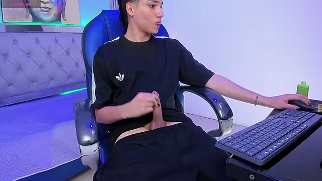 SamBlack_ élő XXX-chatje