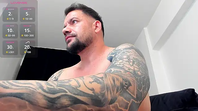 musclemonster31's Live XXX Chat