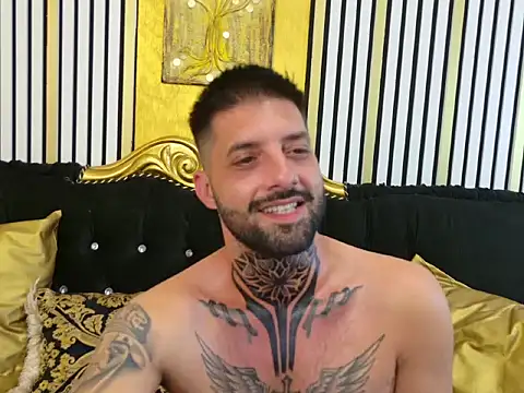 צ'אט XXX בשידור חי של TommyDum