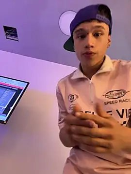 Czat XXX na żywo – Dominik_Souza