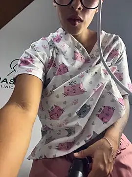 دردشة Layla_Revers الجنسية المباشرة