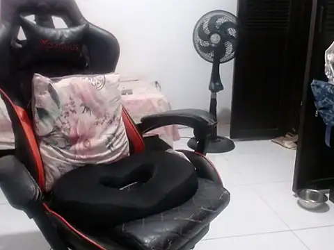 Chat +18 de Adriana_0312 ao vivo