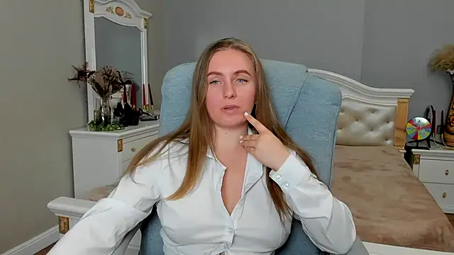 Marisha_Cute: онлайн-секс-чат
