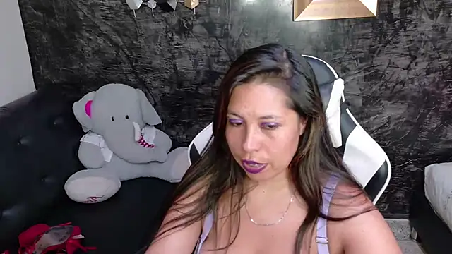 nikki_nikoll's Live XXX Chat