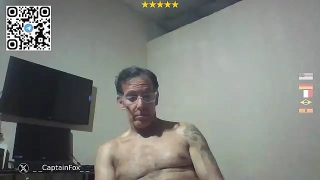 CaptainFox live XXX chat