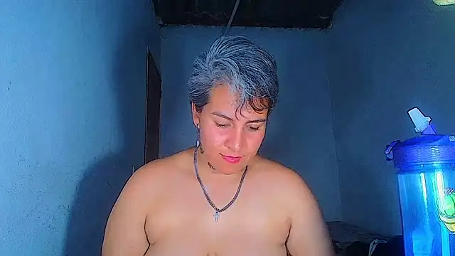 Czat XXX na żywo – Yessi_rousse