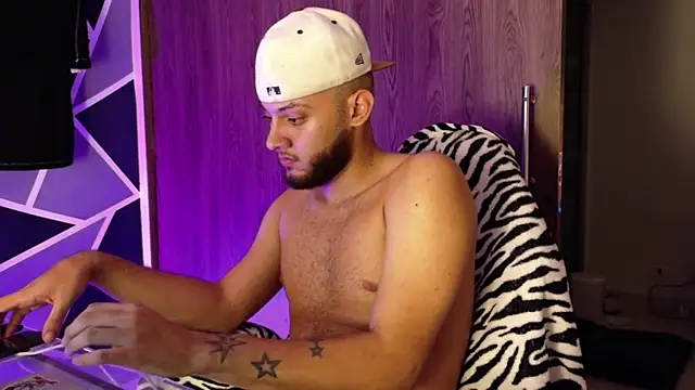 Show de Ryan_Miller111 na webcam
