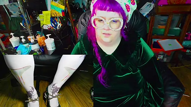 Sinstresshemlock's Live XXX Chat