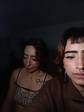AlexxaAndRileyy Adlı Modelin Canlı XXX Sohbeti