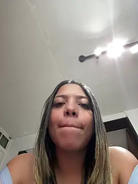 AdaPink_ লাইভ XXX চ্যাট