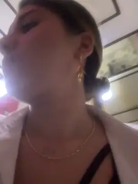 Chat +18 de IsabelleMilan ao vivo
