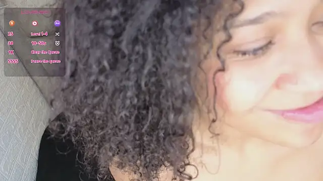 Meganisperfect69 Adlı Modelin Canlı XXX Sohbeti