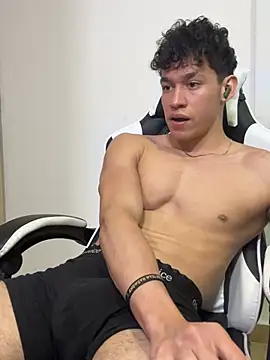 Luke_Muscle élő XXX-chatje