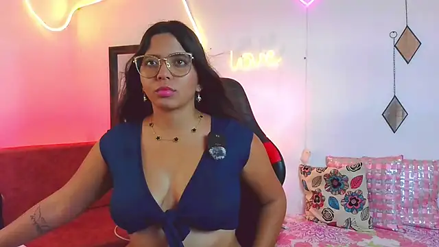 צ'אט XXX בשידור חי של Megaan_Greey