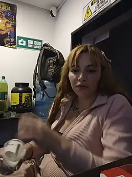 XXX chat uživo modela Isabella__Risky