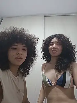 Chloe_and_Violeta Live XXX Chat