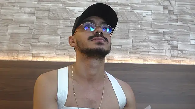 thomas_montiel's Live XXX Chat