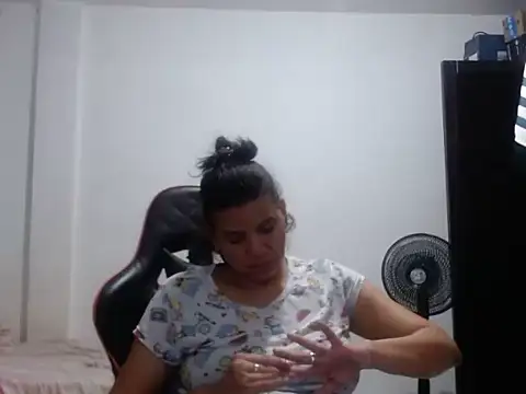 Adriana_0312's Live XXX Chat