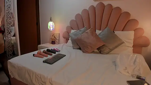 SabrinaVantress Adlı Modelin Canlı XXX Sohbeti