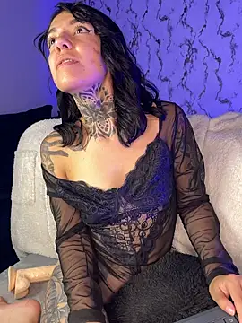 Lunai_gh Chat XXX in diretta