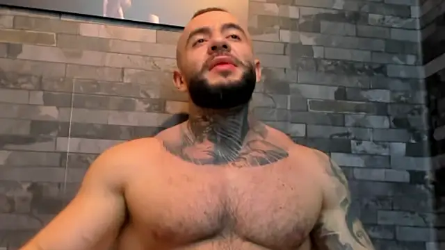 BruceDallas Adlı Modelin Canlı XXX Sohbeti