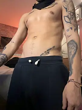 AlphaMasterXxx XXX чат на живо