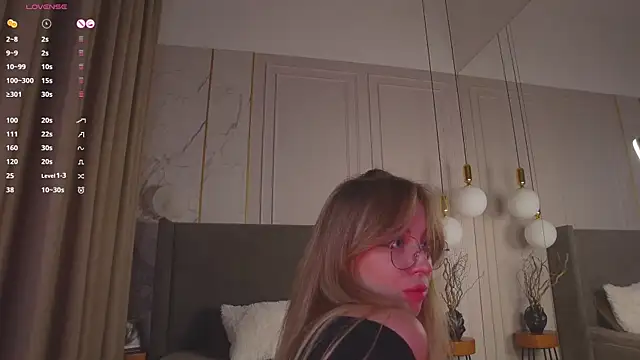 دردشة LoraineLuff الجنسية المباشرة
