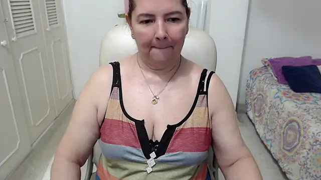leonela_69 live XXX chat