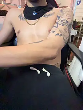 AlphaMasterXxx Chat XXX live