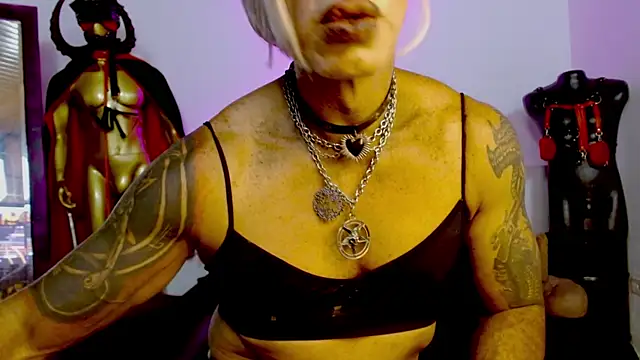 Show modela LILITHMADAME na web-kameri