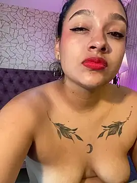 EMILYY_FOXY élő XXX-chatje