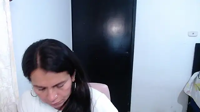 camilavargas_ Chat XXX in diretta